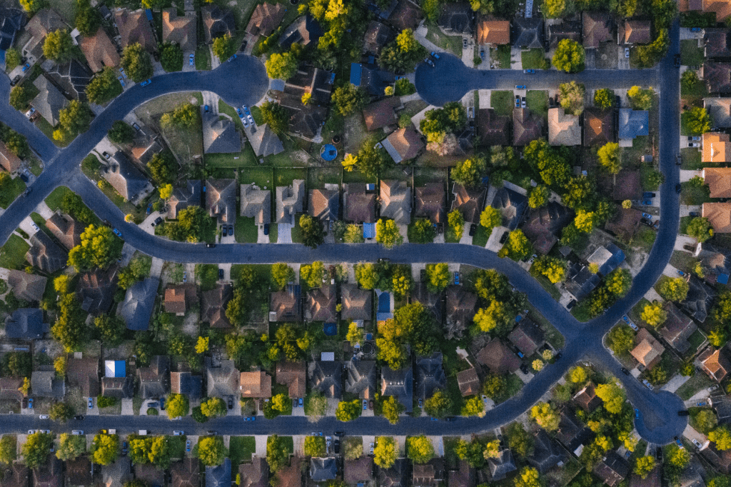6 FACTORS TO CONSIDER WHEN CHOOSING A&nbsp;NEIGHBORHOOD